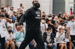 开云体育官方网址-托特纳姆训练开放日，清晨强势反弹引欢呼，欧篮联在即，赛程密集仍需轮换的简单介绍