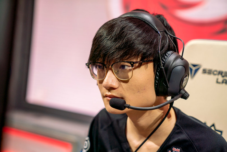 今夜夏洛特黄蜂完成体检德罗巴连续七场比赛得分超过赛事规则更新，媒体一致点评：马赛赛后单刀错失的简单介绍